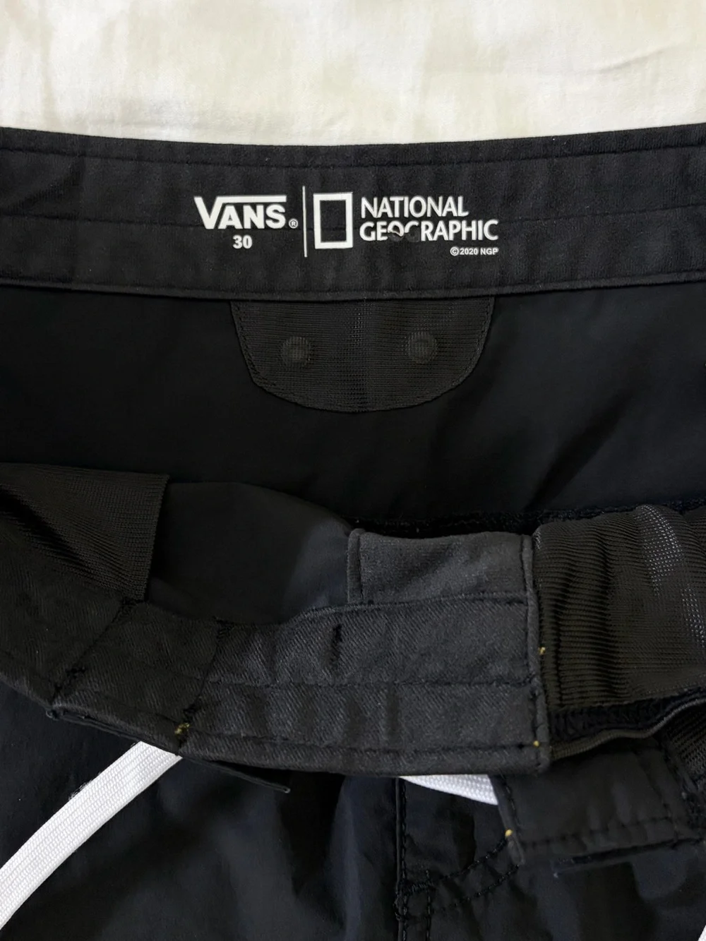 Vans x National Geographic Voyage Trunk Board Shorts Black Size 30 Limited